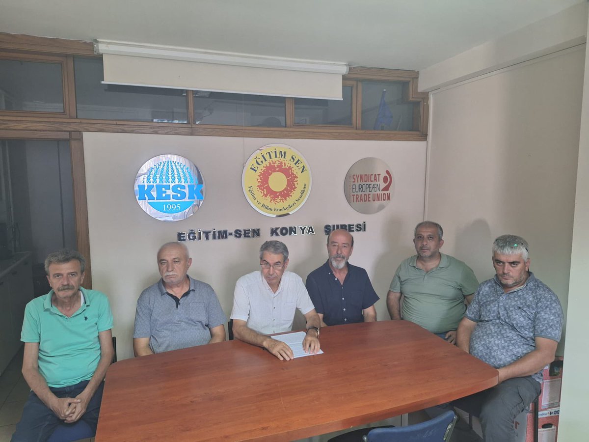 seskonya42's tweet photo. NE TUİK'İN SAHTE ENFLASYONU, NE İKTİDARIN REFAH PAYI ALDATMACASI İNSANCA YAŞAMAYA YETECEK ÜCRET İSTİYORUZ! https://t.co/jsjpt8FW5h