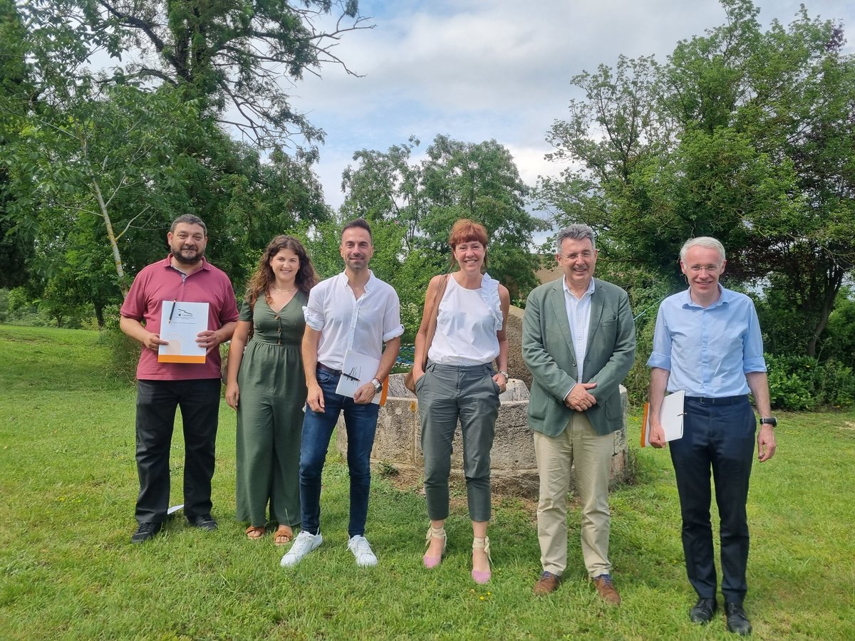 JuntsGirona's tweet photo. 📷 Els candidats i candidates de @JuntsXCat a Madrid han visitat la Fundació Mas Casadevall, un centre d'ànima social que treballa per oferir oportunitats, espai i feina a les persones amb TEA

✅️ Ens han traslladat la necessitat de canviar la llei estatal de mecenatge https://t.co/8ArKQEa7G9