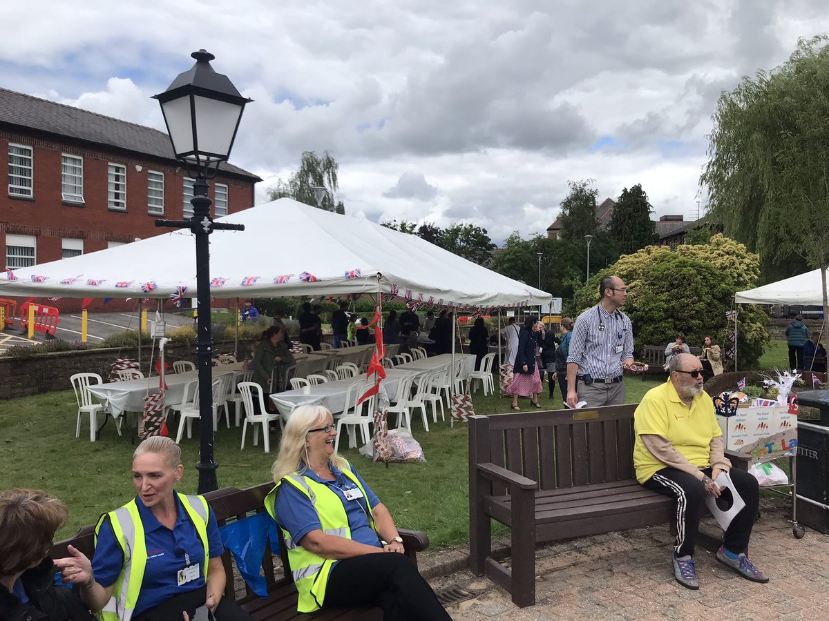 davidjago14's tweet photo. @OldhamCO_NHS Some great food and conversations in our care organisation NHS 75 year’s celebrations https://t.co/yUV8em4cTq