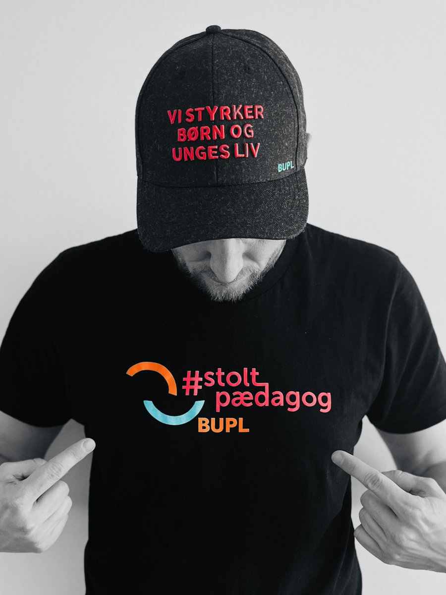 MMadsen83's tweet photo. Debatten er igang igen, og dagens tal viser at der endnu engang er fald i søgningen på pædagoguddannelse.

Det er bekymrende og #pædagoguddannelsen skal styrkes NU! - Vores børn og unge kommer til at mangle pædagoger i fremtiden.

Handling NU, kære politikere! 

#uddpol #dkpol https://t.co/j6gQxAQJum