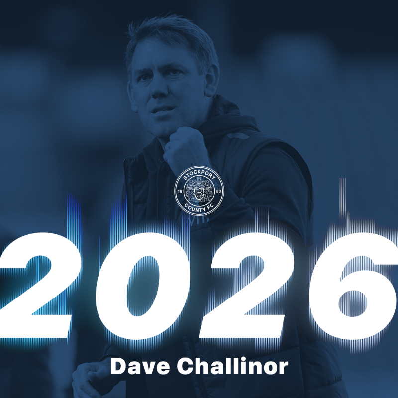 StockportCounty's tweet photo. ✍️ 𝗧𝗵𝗿𝗲𝗲 𝗺𝗼𝗿𝗲 𝘆𝗲𝗮𝗿𝘀...

We are delighted to announce that manager Dave Challinor has signed a new three-year deal with the club, keeping him at Edgeley Park until 2026 🙌

Cheers, thank you!

#StockportCounty