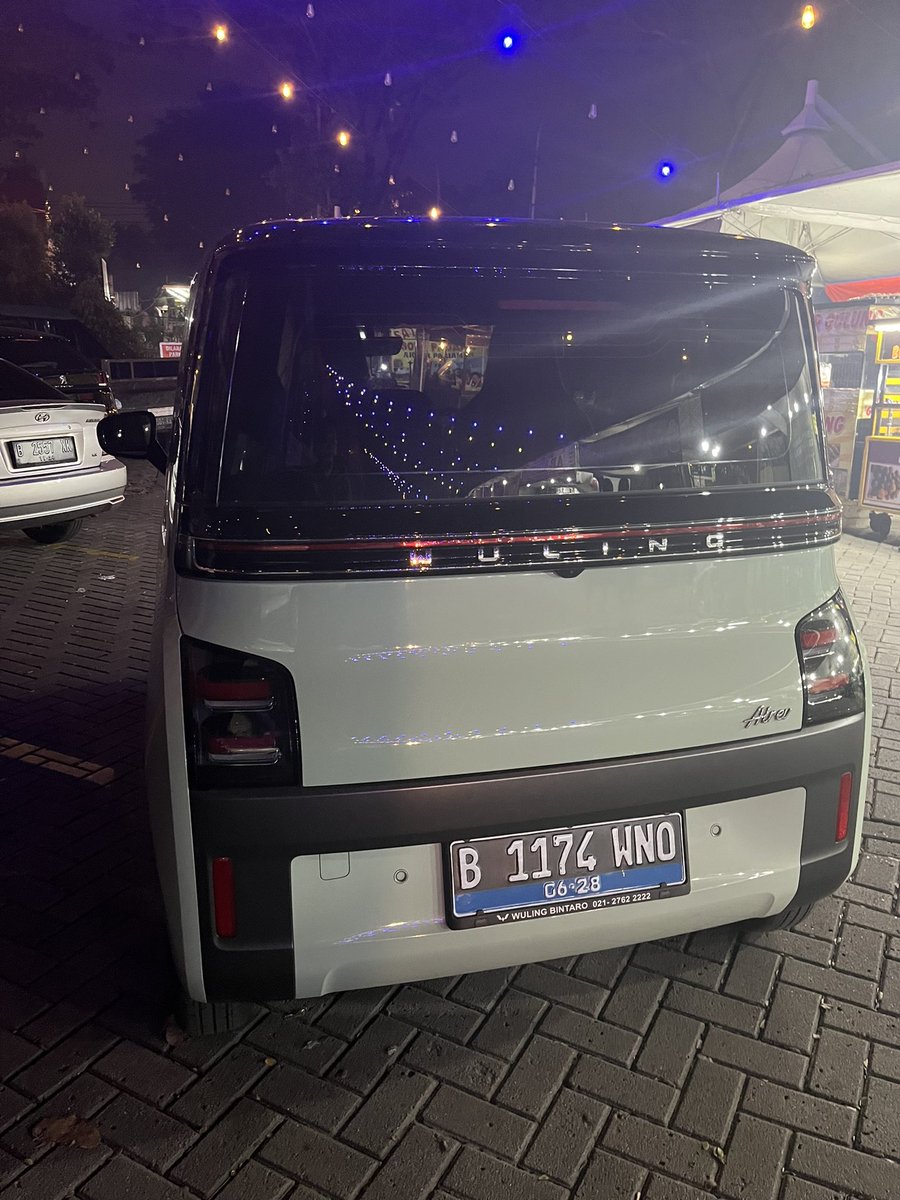 citrandriyadi's tweet photo. Contoh orang yang punya mobil tapi kayak rumah makan padang tutup,Gak ada otak.
Bisa bisanya parkir paralel tapi di rem tangan, udah di tunggu 20 menit di depan mobilnya dan udah dipanggil lewat speaker tapi ga dateng, padahal dia makan di sebrangnya. Tolol https://t.co/JN11FJMybY