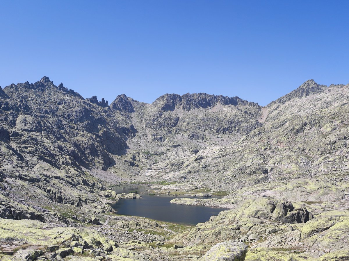 riamarcs's tweet photo. @andonimendoz Acabamos de estar en #Gredos, laguna Grande y Esmeralda, #Navarredonda, #Navacepeda de Tormes ...y de nuevo vuelvo sorprendida por la belleza , frescor y paz de sus paisajes https://t.co/btrRDOH0kv