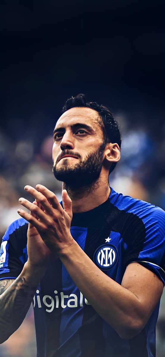 FCIMwallpapers's tweet photo. ✍️⚫️🔵
#Calhanoglu2027 #ForzaInter https://t.co/Lq8UhF28fI