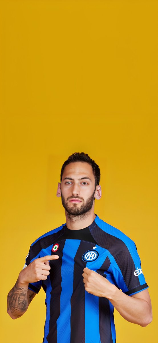 FCIMwallpapers's tweet photo. ✍️⚫️🔵
#Calhanoglu2027 #ForzaInter https://t.co/Lq8UhF28fI