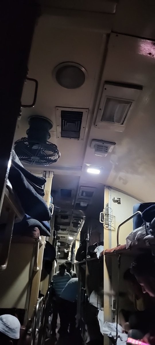 AnsariAkib20's tweet photo. Travelling in 12910 bdts garibrath lighta automatically on &amp; off ! And only emergency light is on and horrible sound is coming from down due to bad condition of coach  and make it LHB fied please help its a matter of life of passenger @RailMadad @drmkota @drmbct @AshwiniVaishnaw https://t.co/OT61E4qvgu