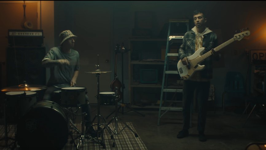 TOPUPDATERS's tweet photo. 4 years ago today, @twentyonepilots released "The Hype" music video, which features a some of their fans ||-// https://t.co/XZXiQqQXlJ