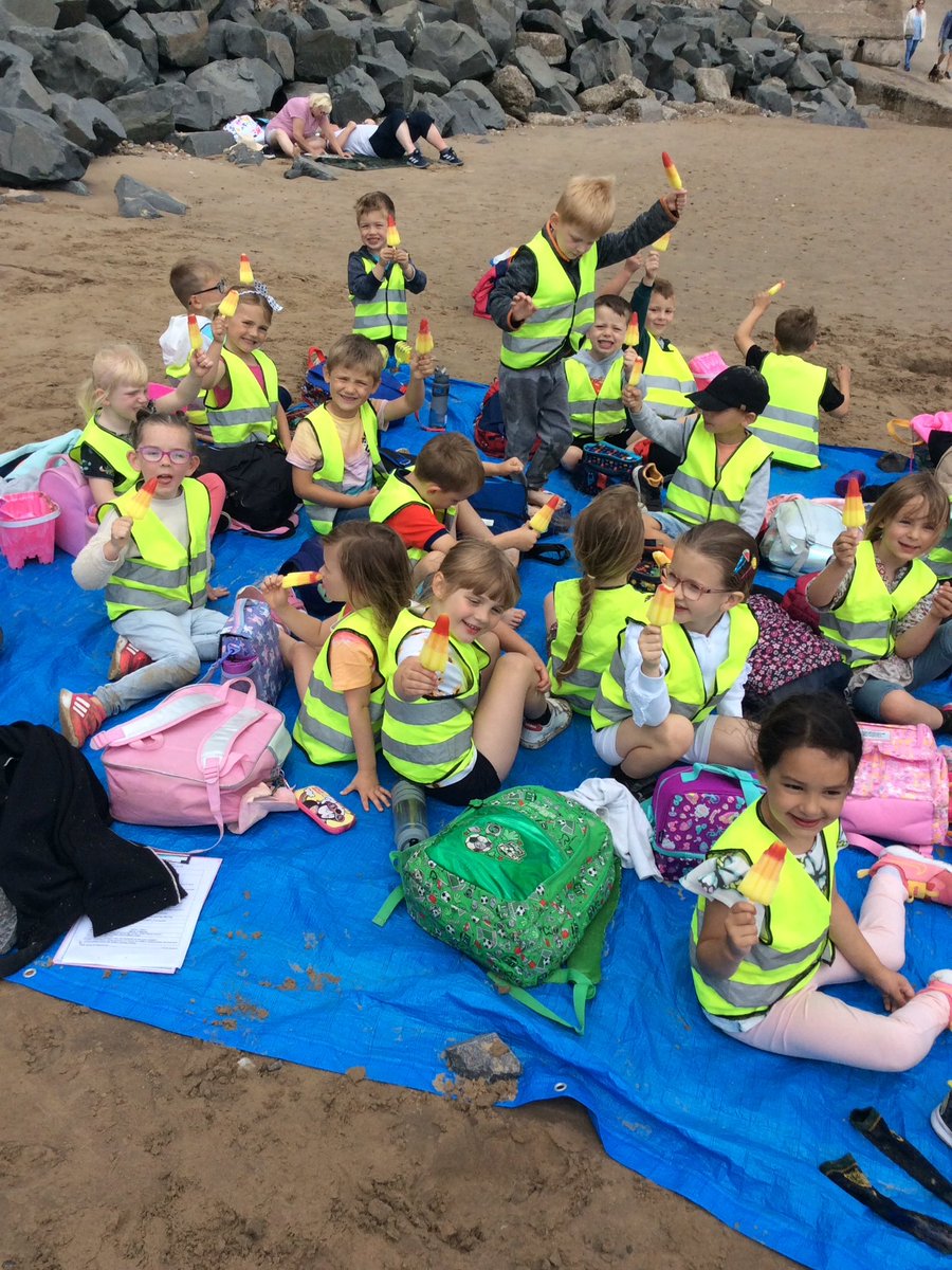 PatPriAcad's tweet photo. Reception had the best time at Filey beach today!! We did lots of digging and sandcastle building, had a visit from the coast guard, enjoyed ice lollies and did some beach scavenger hunting!! 🏖️🪣🍦#PatEYFS https://t.co/YBZzfKbu1s