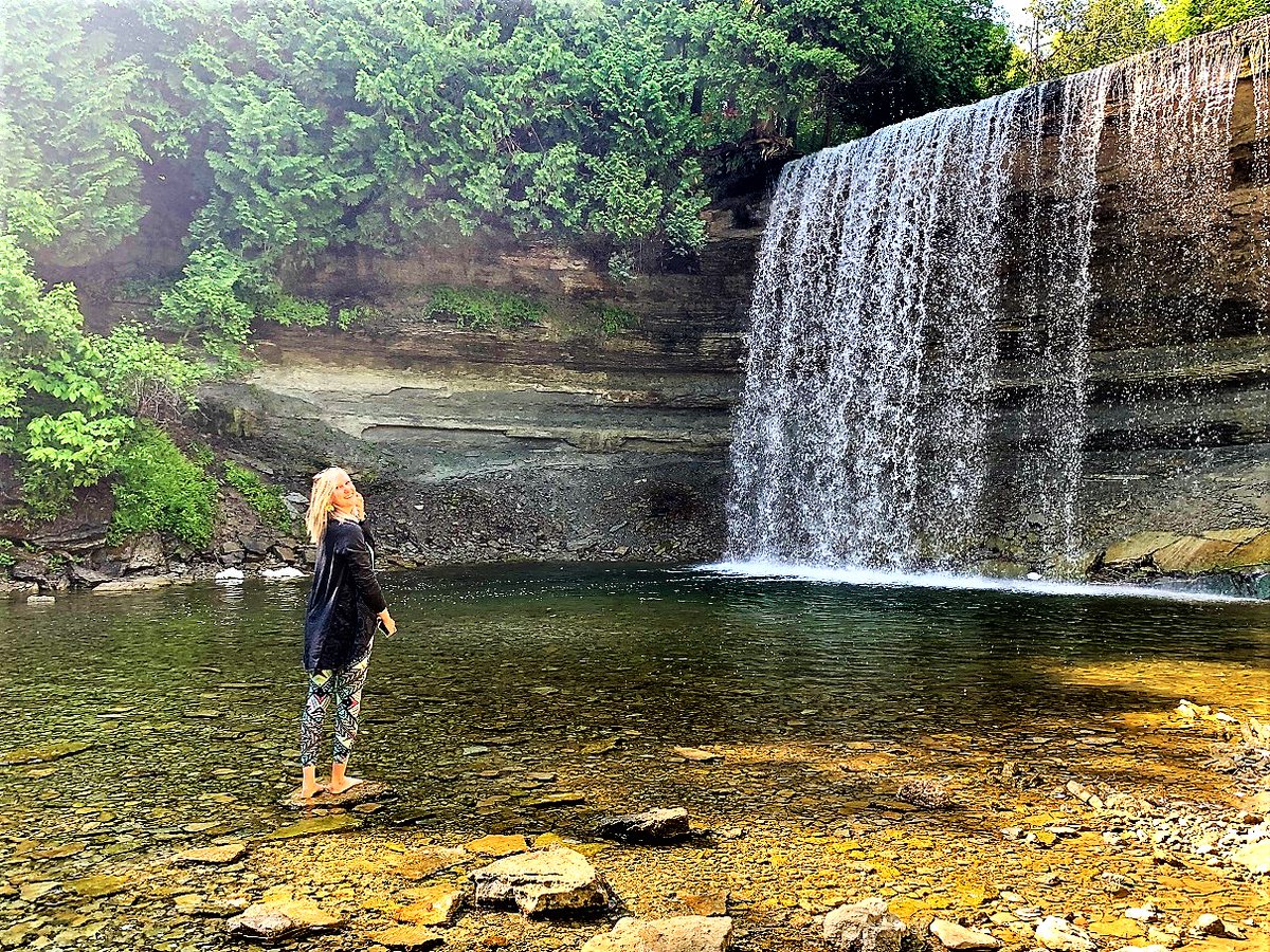 That's my pal <a href="/IBBtravel/">Lindz 🇨🇦 I've Been B✈t!</a> getting her feet wet at Bridal Veil Falls on Manitoulin Island. Looking good my friend! #TMACTravel #tmacsudbury