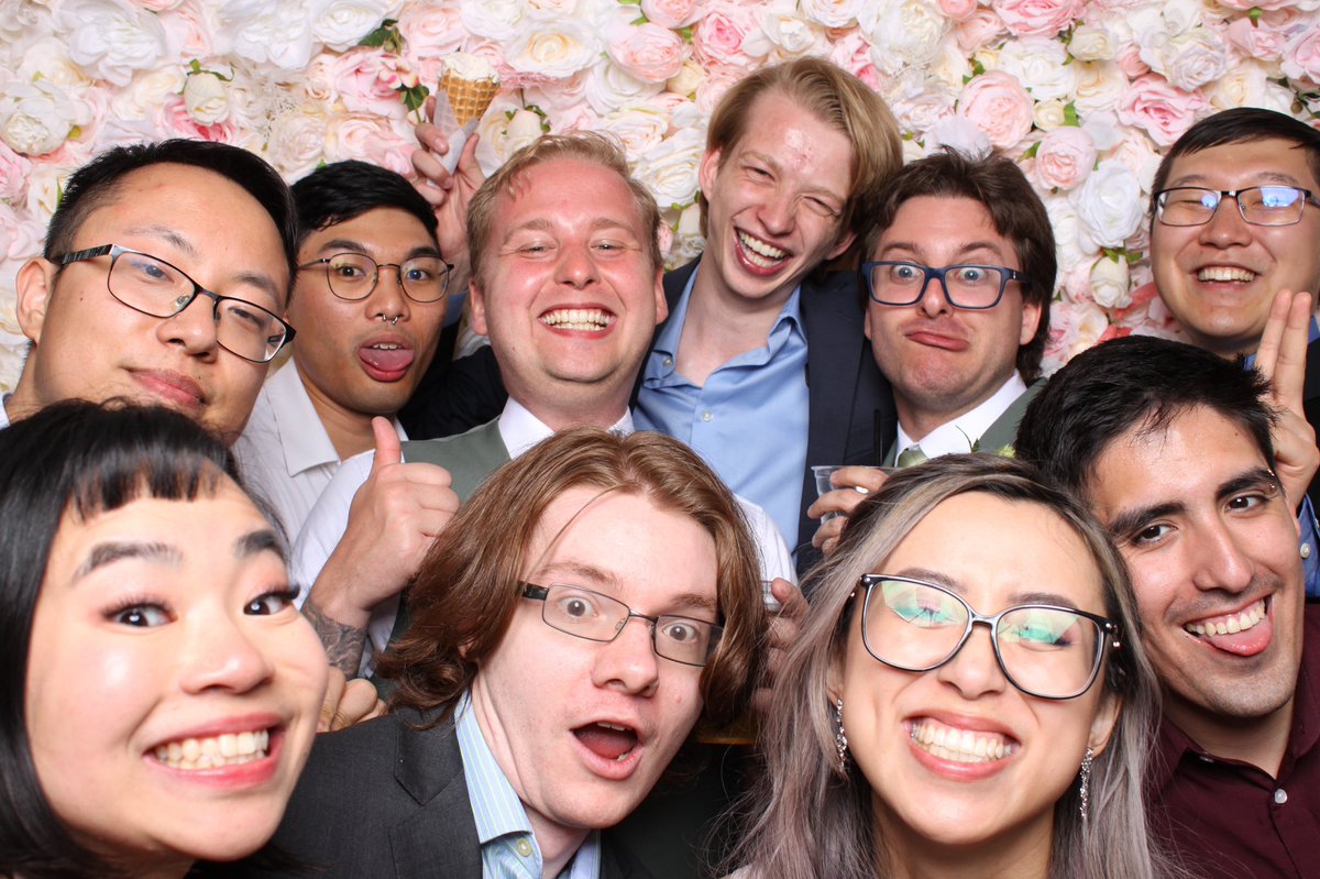 oop_suzuren's tweet photo. highlights of the night:
- tracy sO HECKIN PRETTY
- smash set up (?!!)
- jams and his cutie 🥰 
- nz bringing chess to the reception
- earl and his sick beats AND moves!!!
- winning a money match against bryan t 👌 DONT @ ME

10/10 wedding, would bridesmaid again https://t.co/0NARwa3Kjh