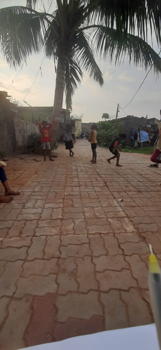 pecuc1's tweet photo. Children engaged with local game... Play as a stress therapy... At Bhubaneswar slum area #sports #localgames Föräldralösa Barn https://t.co/3eUFwkVFkz