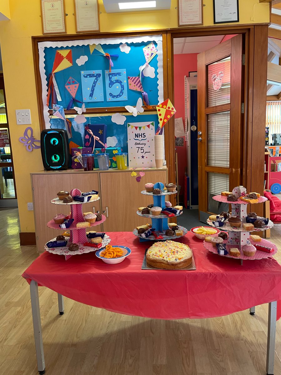 Staff at Tayside Children's Hospital were able to enjoy juice and cake in Ward 29 to celebrate the 75 Anniversary of the NHS. Staff including healthcare assistants, nurses, physiotherapist, playleaders and consultants were treated to a selection of tasty nibbles. #NHSScot75