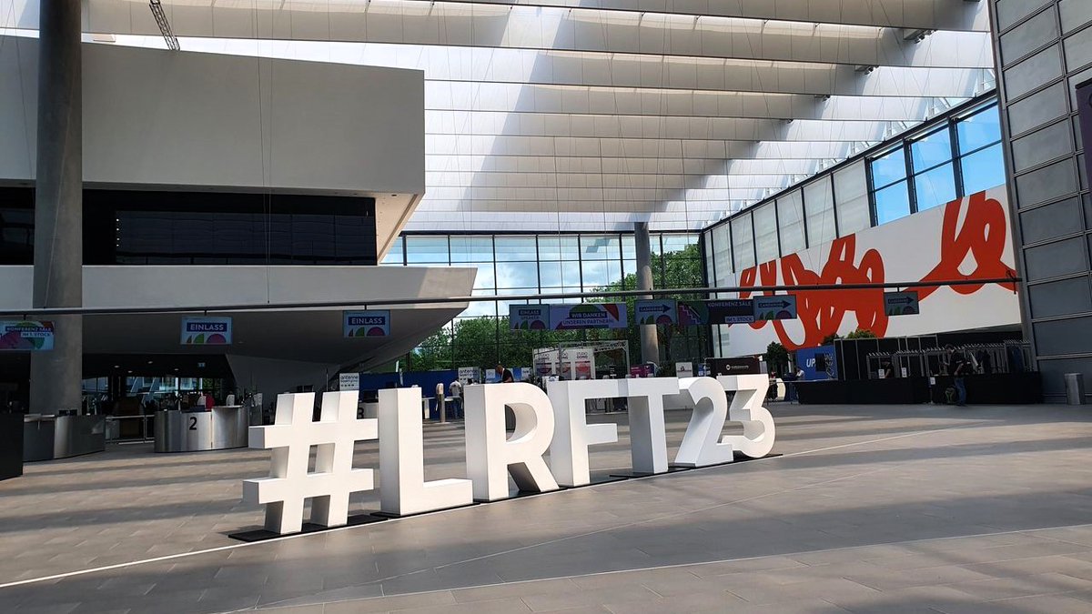 Lokalrundfunktage (@lokalfunktage) on Twitter photo Schon sind sie wieder vorbei, die <a href="/Lokalfunktage/">Lokalrundfunktage</a> in Nürnberg - und nun gibt es viel zu lesen und zu gucken im Liveblog der @#LRFT23! So verkürzt sich das Warten auf die nächsten LRFT ...
Hier geht es zum Event in Leseform:
👉 hubs.la/Q01WLNzf0 Schon sind sie wieder vorbei, die <a href="/Lokalfunktage/">Lokalrundfunktage</a> in Nürnberg - und nun gibt es viel zu lesen und zu gucken im Liveblog der @#LRFT23! So verkürzt sich das Warten auf die nächsten LRFT ...
Hier geht es zum Event in Leseform:
👉 hubs.la/Q01WLNzf0