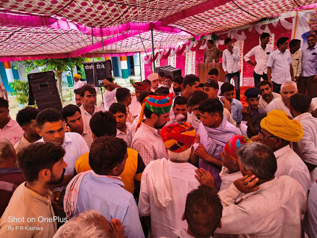 आज नावां विधानसभा क्षेत्र के आसपूरा(ग्राम पंचायत चाँदपुरा) तथा हारीपुरा ( ग्राम पंचायत इंन्दौखा ) में विभिन्न विकास कार्यों का लोकार्पण व शिलान्यास किया ॥
महेन्द्र चौधरी उपमुख्य सचेतक,विधायक नावॉ
