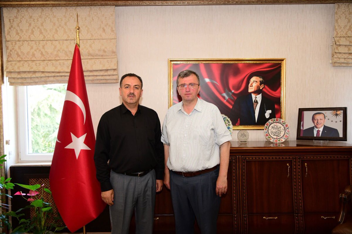 Trabzon İl Milli Eğitim Müdürü olarak görevlendirilen  Ahmet BEKTAŞ hocamıza hayırlı olsun ziyaretinde bulunduk. Allah hayırlı çalışmalar nasip etsin inşallah.