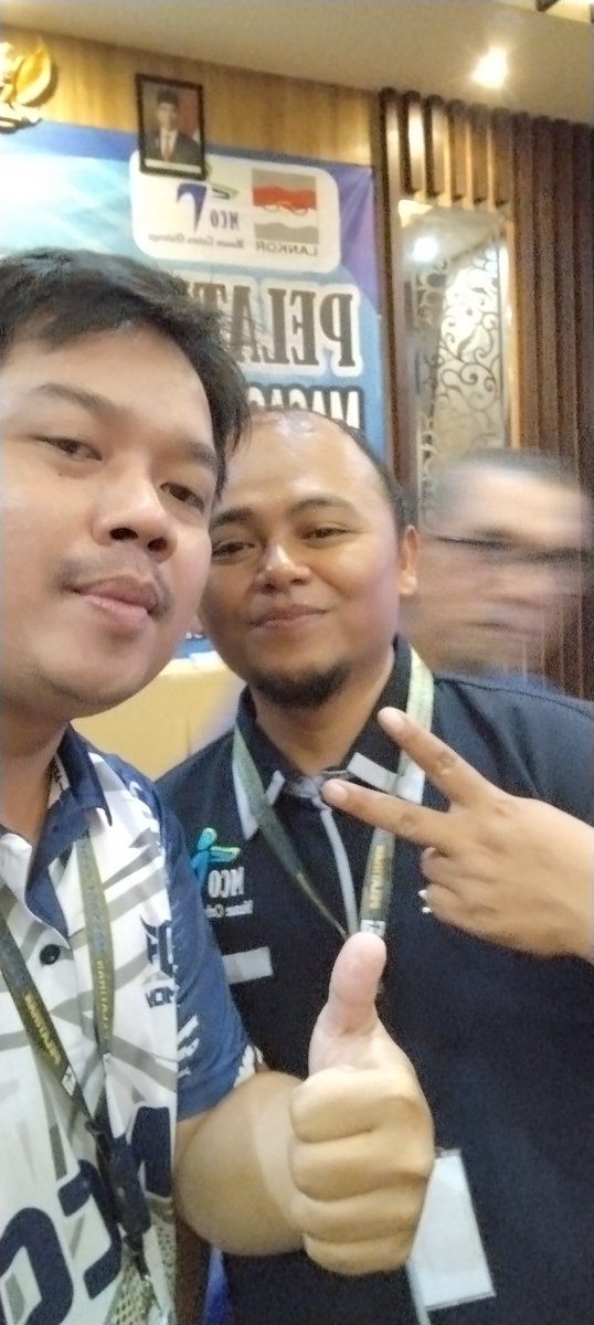 shaptiyan's tweet photo. Foto breng dgn dosen UNES yg cute -,- https://t.co/pMJQnKfs0w