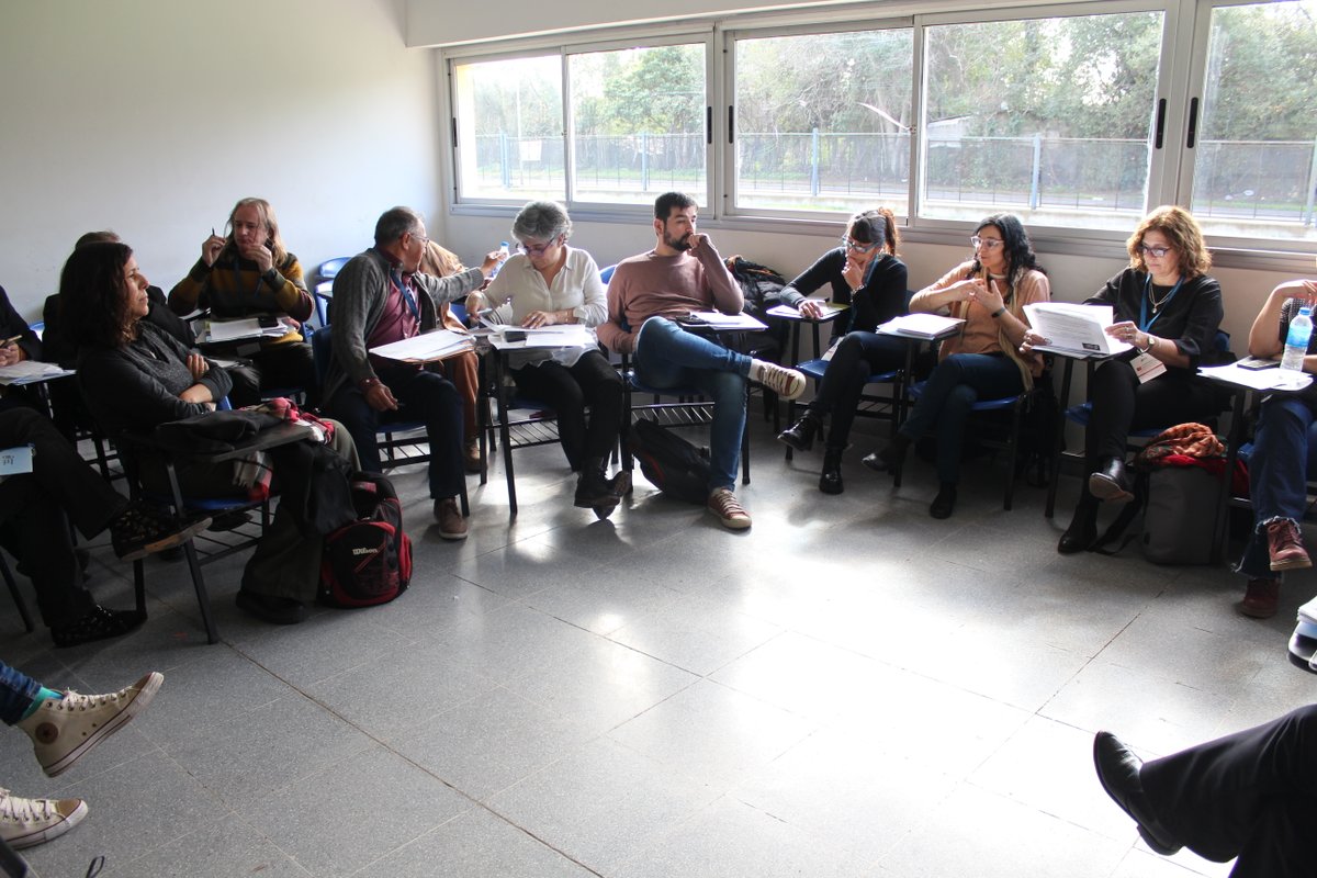 unimoreno's tweet photo. ✍️ #CEDUC | Comenzaron las mesas de presentaciones de trabajos por ejes de modo simultáneo
▪️ EJE 1: Los campos de conocimiento en la formación docente
▪️ EJE 2: La práctica profesional reflexiva y la producción de conocimiento https://t.co/k7aSq7NAi8