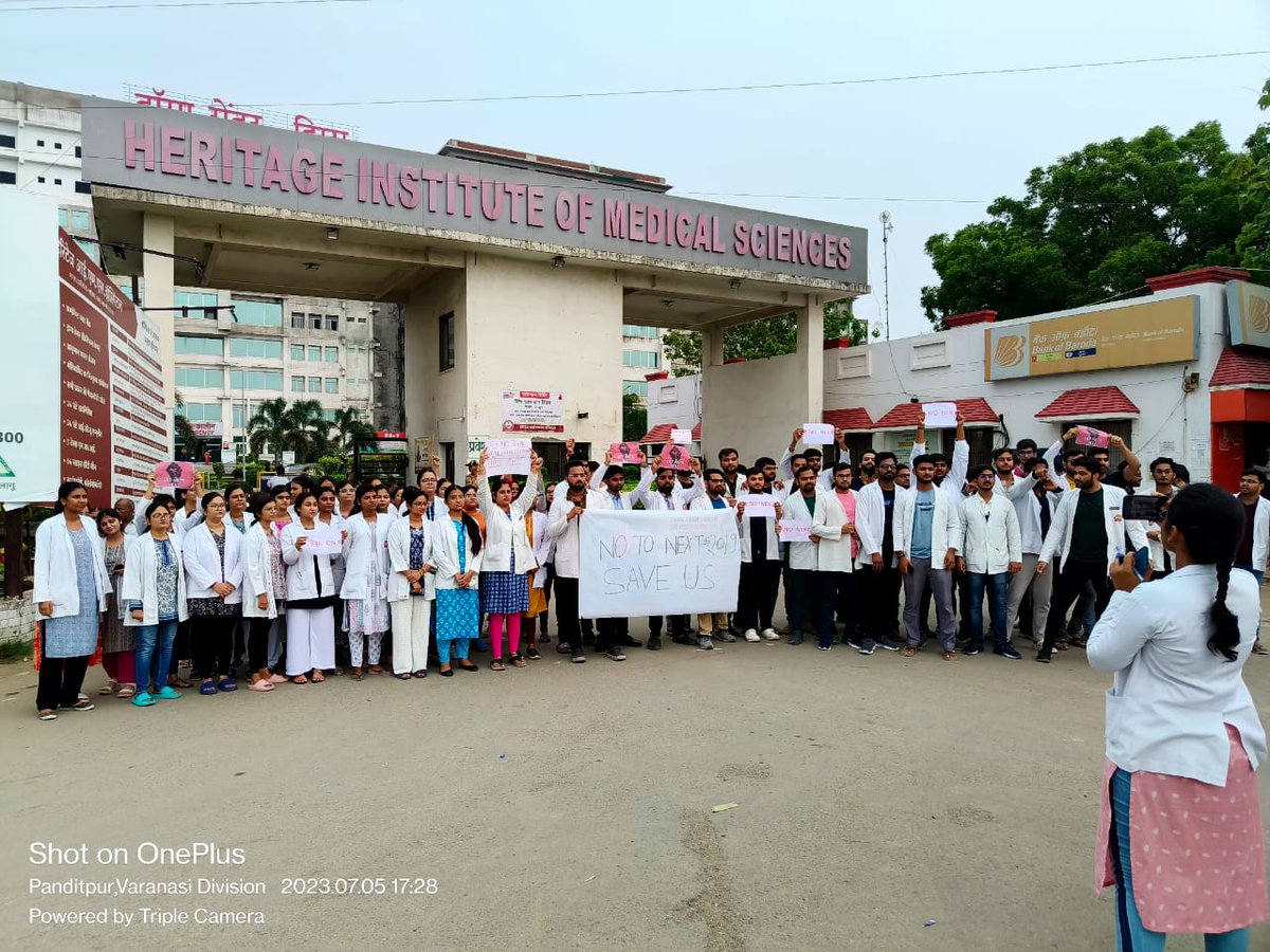 vipulsaxena311's tweet photo. 2019 MBBS batch has been protesting against NEXT throughout the country.Yet @NMC_IND has imposed it on them mid session.
Imagine ur children in 12th &amp; govt. says their 12th result shall b decided by NEET/JEE score. FAIR?? #nonextfor2019batch
@PMOIndia @INCIndia 
@mansukhmandviya https://t.co/NgJ82Vwue9