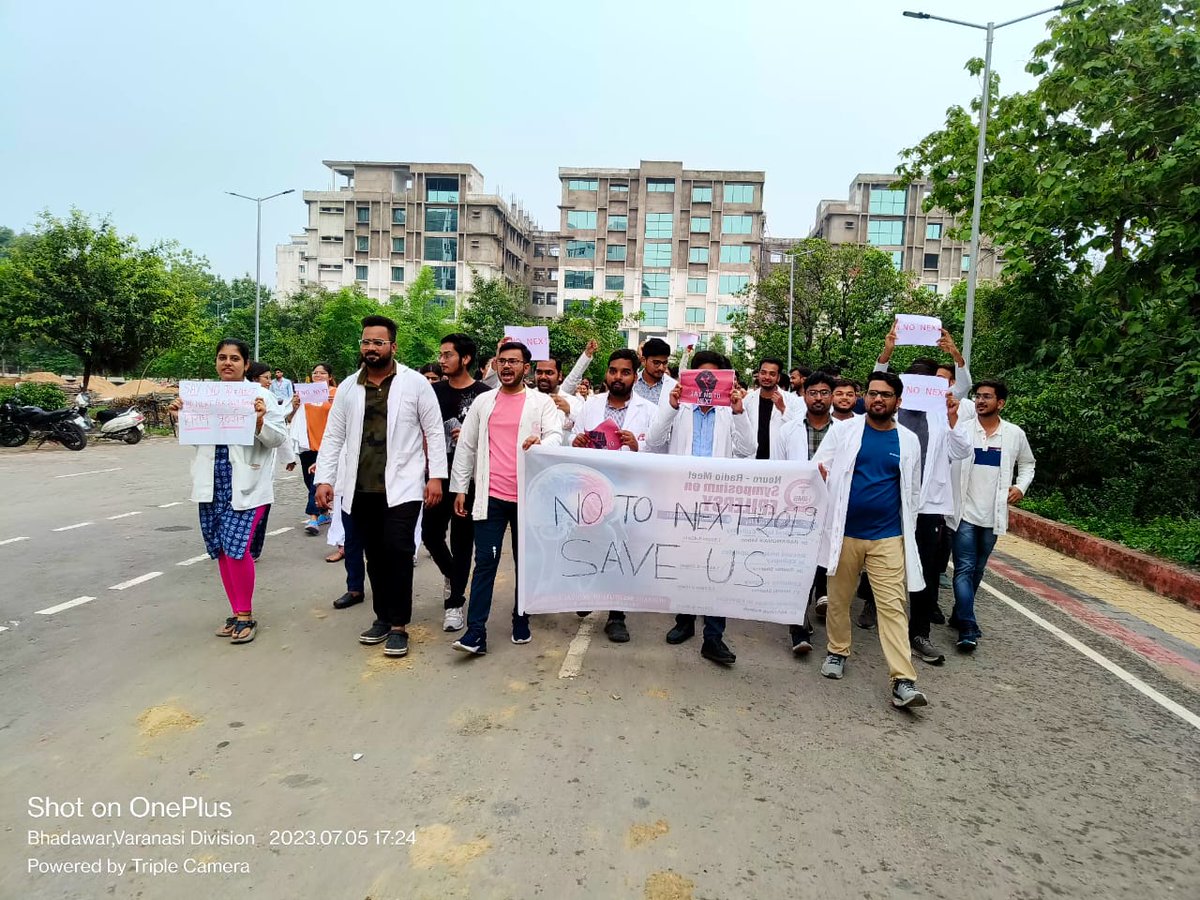 vipulsaxena311's tweet photo. 2019 MBBS batch has been protesting against NEXT throughout the country.Yet @NMC_IND has imposed it on them mid session.
Imagine ur children in 12th &amp; govt. says their 12th result shall b decided by NEET/JEE score. FAIR?? #nonextfor2019batch
@PMOIndia @INCIndia 
@mansukhmandviya https://t.co/NgJ82Vwue9