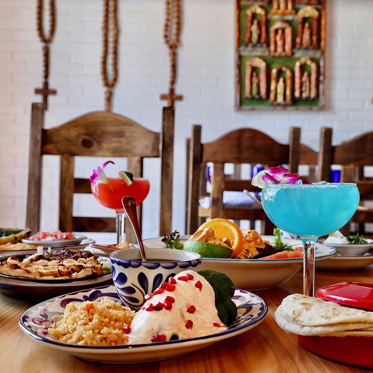 lafogatasa's tweet photo. The colors of the Mexican table, the heart and soul of La Fogata. Raise a glass at our newest location in Alamo Heights with $5 House Margaritas all day, everyday.
#lafogatasa #safoodie #satxfoodie #safood #sanantoniofood #satxfood #safoodpics #eatlocalsa #sanantonioeats https://t.co/AzlYUulpQj