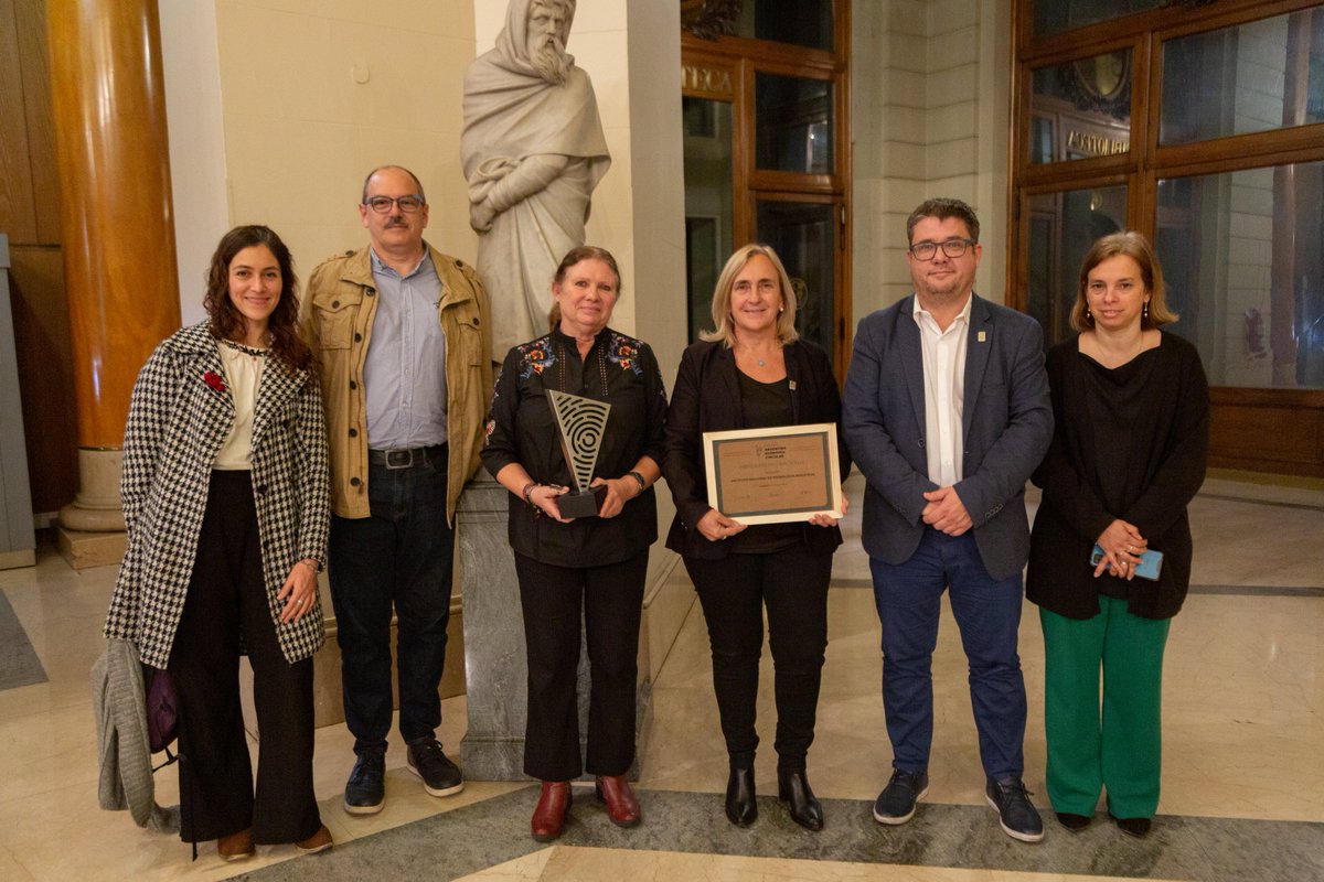 sandra_mayol's tweet photo. El @ProyectoSeda recibió una distinción del Premio Nacional de Economía Circular, allí estuvimos junto a representantes del @INTIargentina, acompañando a quienes se encuentran a cargo de este proyecto que contribuye al desarrollo y fortalecimiento de la cadena de valor de la seda https://t.co/Wn7pHUBlsa