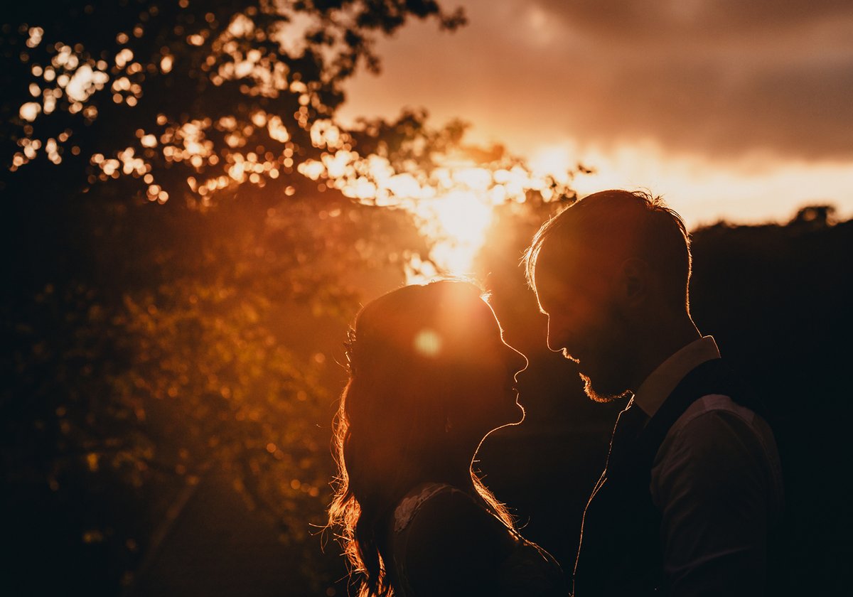 SnapperWes's tweet image. I love creating silhouettes as they offer another stylistic approach, creating drama and atmosphere. As well as a great design concept for designing wedding albums.
#WeddingPhotographerStaffordshire #weddingphotographyinspiration #preweddingphotography #sillhouette