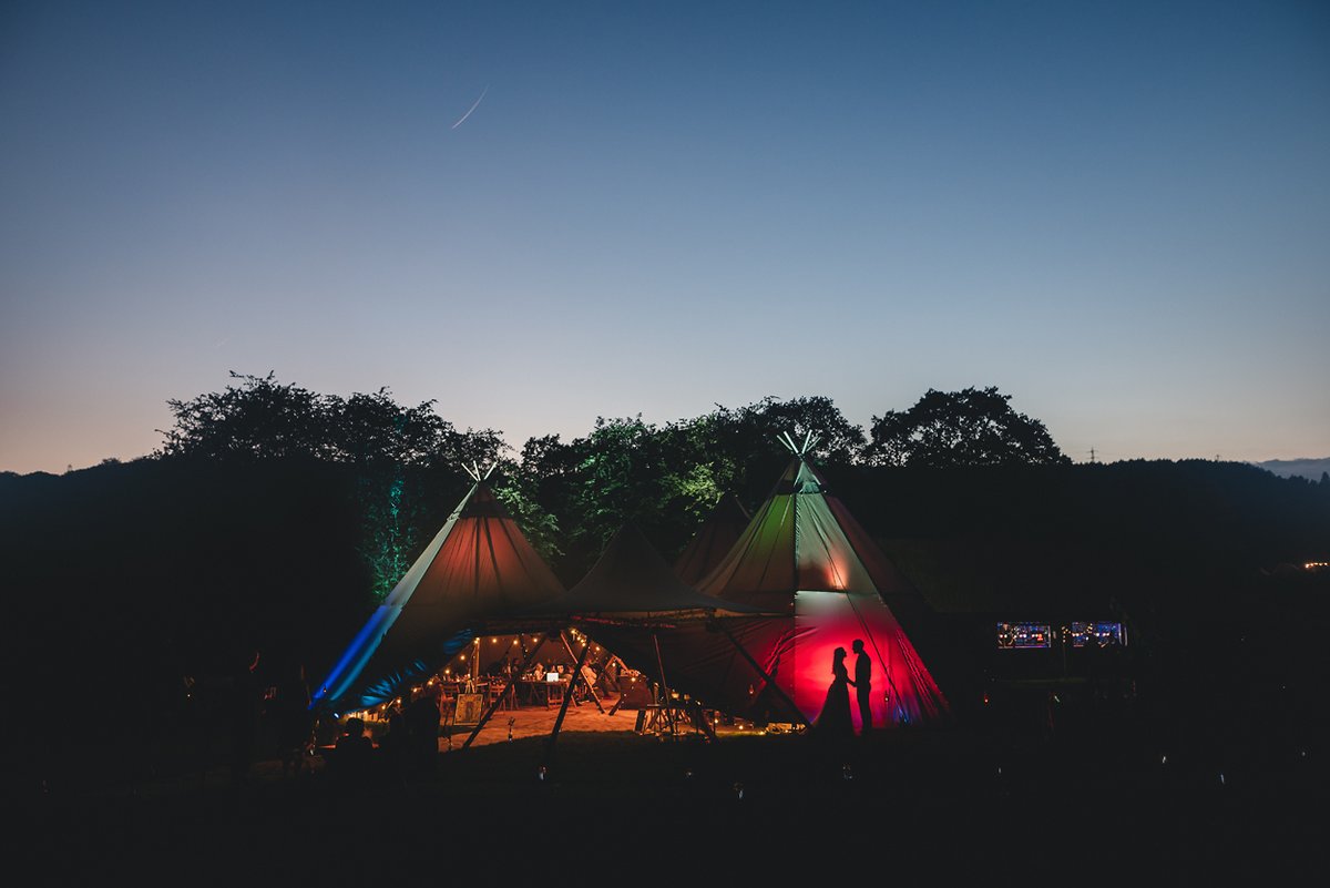 SnapperWes's tweet image. I love creating silhouettes as they offer another stylistic approach, creating drama and atmosphere. As well as a great design concept for designing wedding albums.
#WeddingPhotographerStaffordshire #weddingphotographyinspiration #preweddingphotography #sillhouette