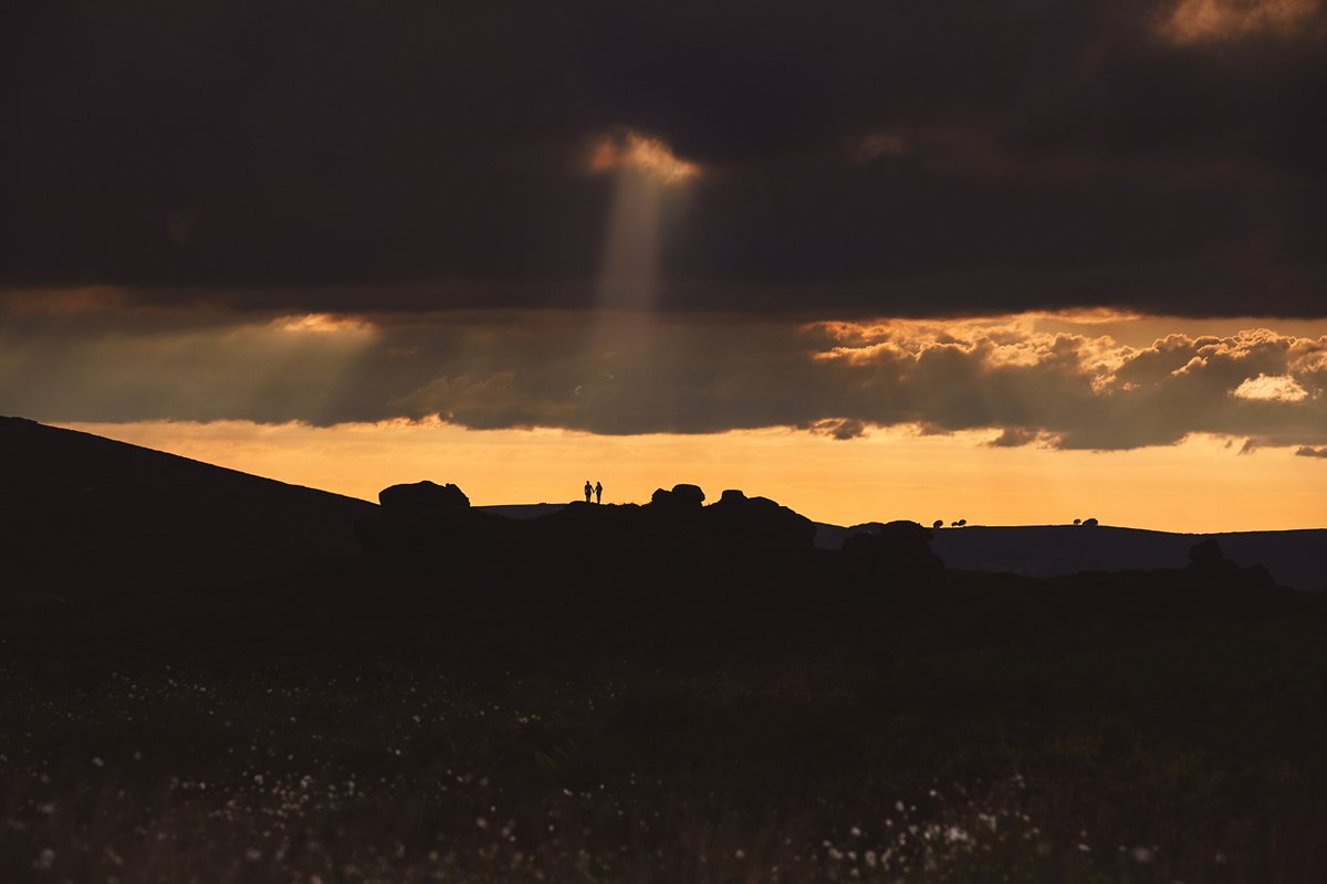 I love creating silhouettes as they offer another stylistic approach, creating drama and atmosphere. As well as a great design concept for designing wedding albums.
#WeddingPhotographerStaffordshire #weddingphotographyinspiration #preweddingphotography #sillhouette