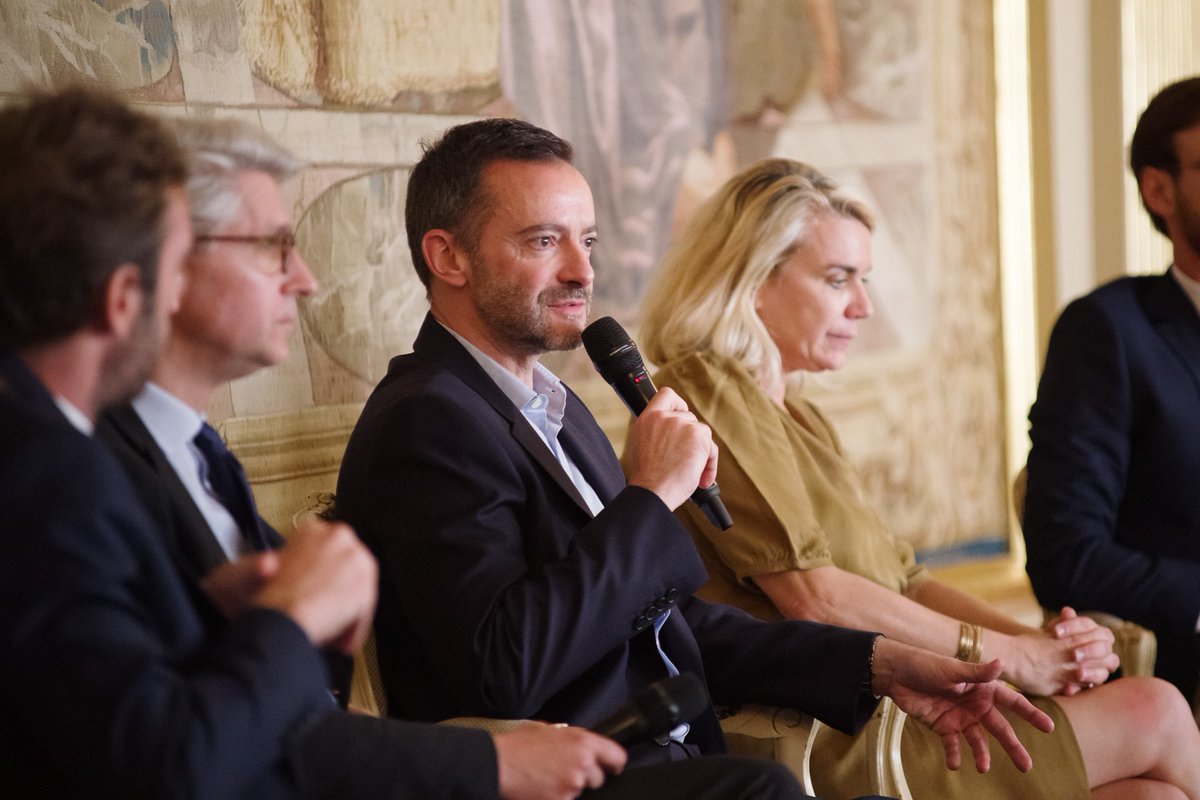 instchoiseul's tweet photo. L'économie circulaire est encore mal connue, et historiquement confondue avec le recyclage.

Merci à tous les participants d'hier pour notre table ronde "Comment rendre l'économie circulaire désirable ?". 🎙️

👉 https://t.co/4qxxfwikti

#CircularEconomy https://t.co/IHNra3g38H