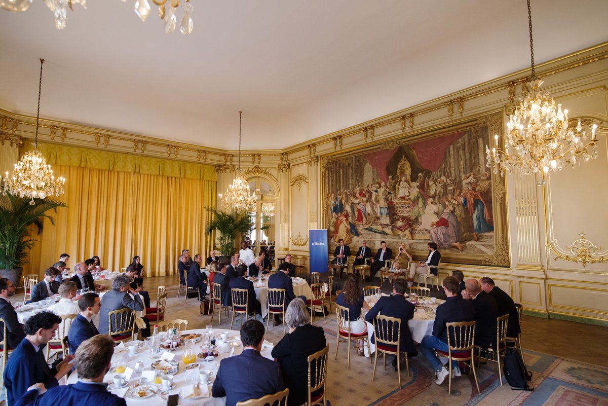 instchoiseul's tweet photo. L'économie circulaire est encore mal connue, et historiquement confondue avec le recyclage.

Merci à tous les participants d'hier pour notre table ronde "Comment rendre l'économie circulaire désirable ?". 🎙️

👉 https://t.co/4qxxfwikti

#CircularEconomy https://t.co/IHNra3g38H
