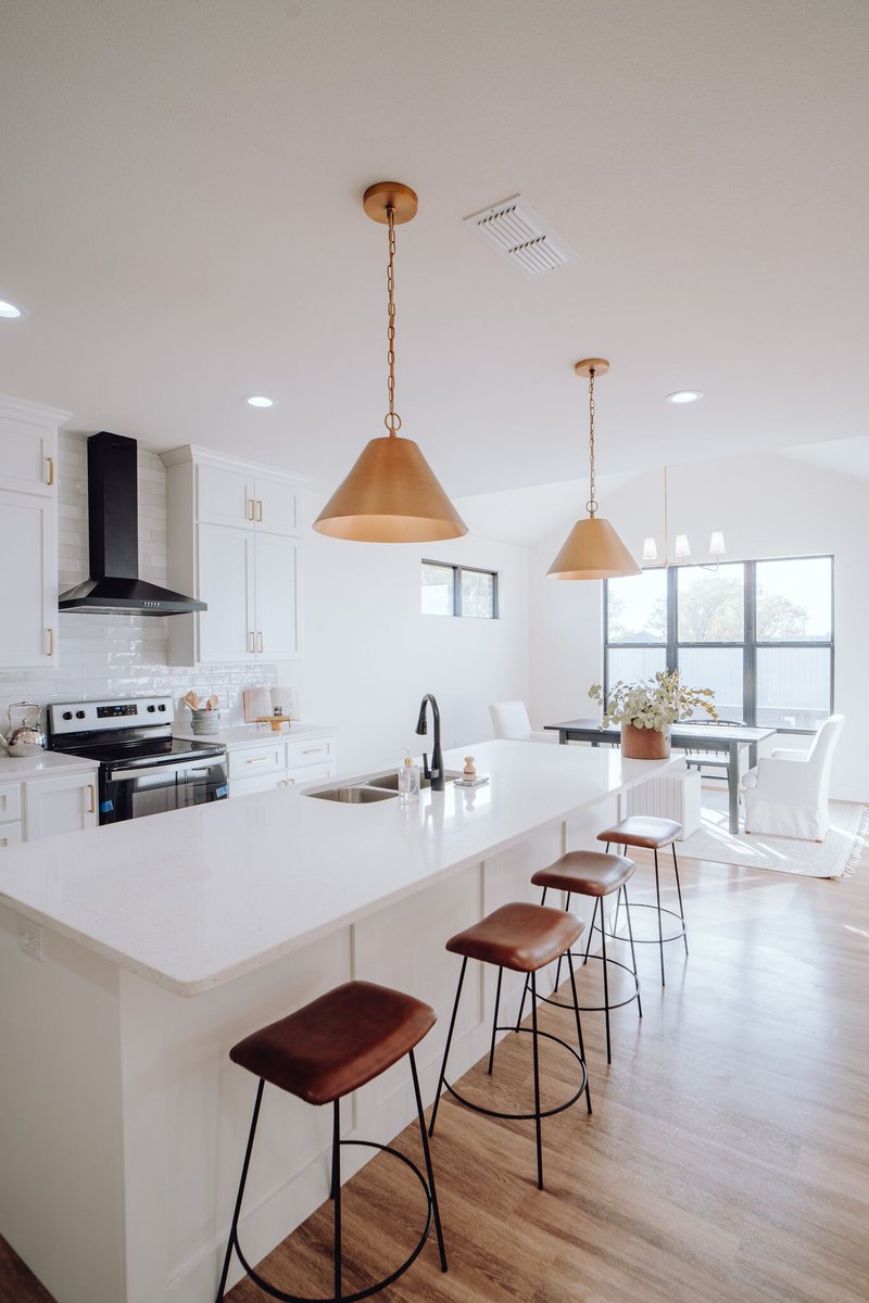 frank_andree's tweet photo. Discover the secret to a more efficient kitchen – a well designed island. Say goodbye to cluttered countertops and hello to a beautifully organized workspace that simplifies your daily routine.

Andree Realty Team
Frank Andrée - fa... https://t.co/ZfGTBsp3vf https://t.co/0PhC5WO7nl