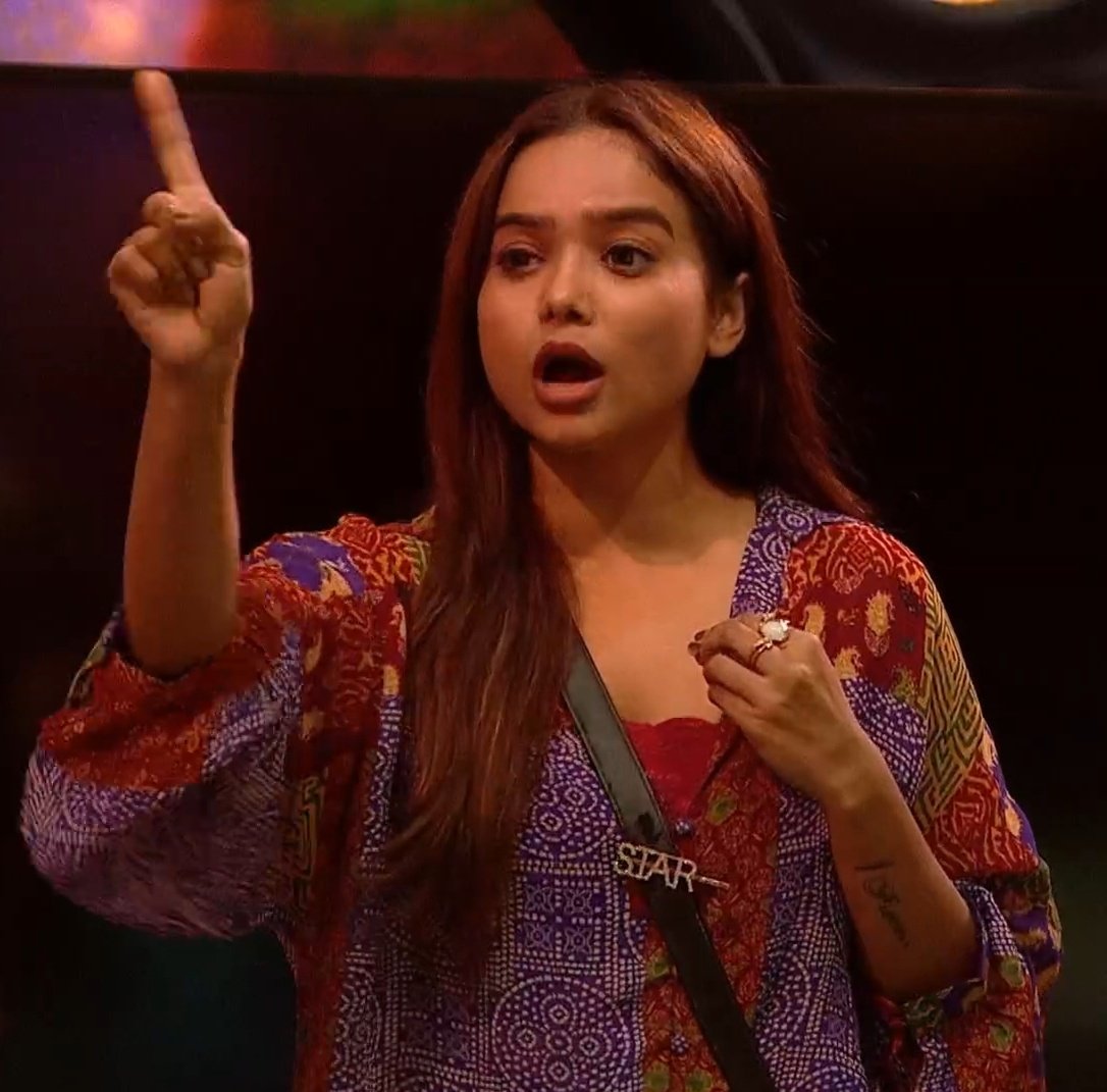 Priyanka_Astra's tweet photo. #ManishaRani said that #JiyaShankar is irresponsible captain !!

Do you agree with her ??
Rt - Manisha
Like - Jiya 

#BiggbossOTT2 | #Abhisha | #Abhiya https://t.co/Z7Qsv0d9Ir