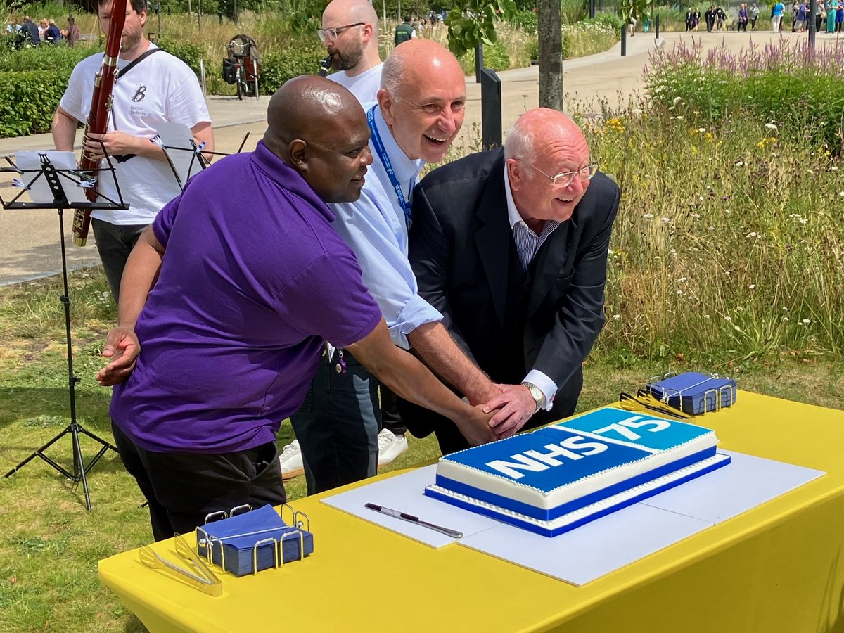 ACTcharity's tweet photo. There was a lot going on around the biomedical campus today to celebrate the 75th birthday of the NHS, including birthday cake and biscuits for staff kindly provided by ACT supporters 😀
#NHS75 https://t.co/JXiXHVfqgR