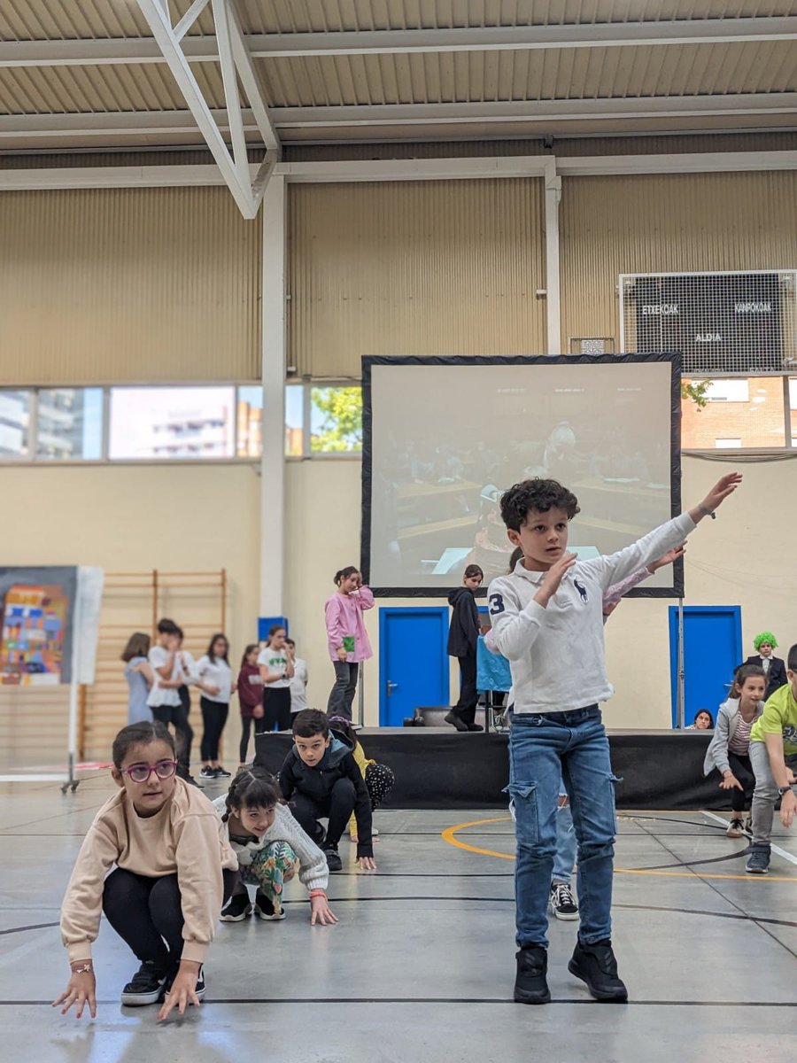 📸👯‍♀️ Matilda #musikalak lan eta ahalegin handia izan eban atzean. Zorionak Lehen Hezkuntzako neska-mutilei, ahalegin guzti horrek saria izan ebalako. Zein atsegina dan holan ikastea.