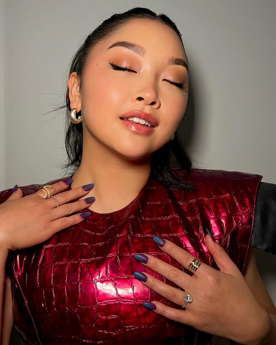 .@lanacondor is an absolute dream in our “thank u, next” plumping lip gloss ♡♡♡

(📸: allanface on ig)