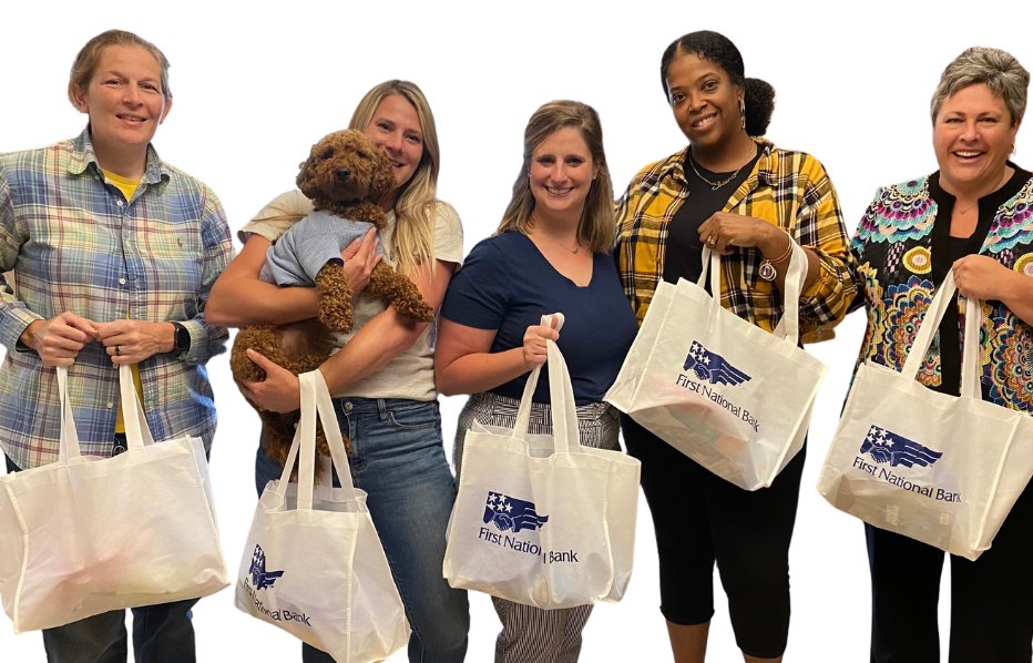POWER House’s Kelly O’Connell and Sheena Moore welcomed staff of First National Bank, who brought residents lunch and gift bags and answered financial questions. Thanks to First National’s Amanda Grady (who got to hold Berkeley), Lisa Hajdu, and Monica Stanton  - come back again! https://t.co/BAtIcW5KJ2
