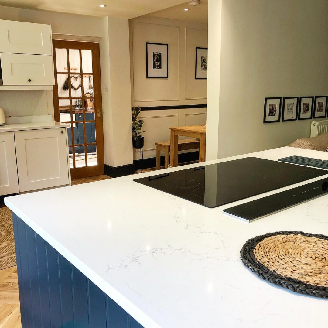 PurpleGranite_'s tweet image. Surround yourself with luxury and a sense of calm when you cook on our stunning quartz worktops👩🍳🥘

#kitchendesign #kitchensofinsta #kitchenideas #kitchengoals #kitchenrenovation #interiors #interiordesign #kitchenisland #quartz #quartzworktops #worktops #countertops