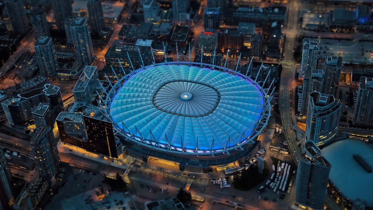 Tensile structures have several applications for stadiums, including facades, grandstand structures, and roofing. Explore the possibilities at hubs.ly/Q01WLntl0