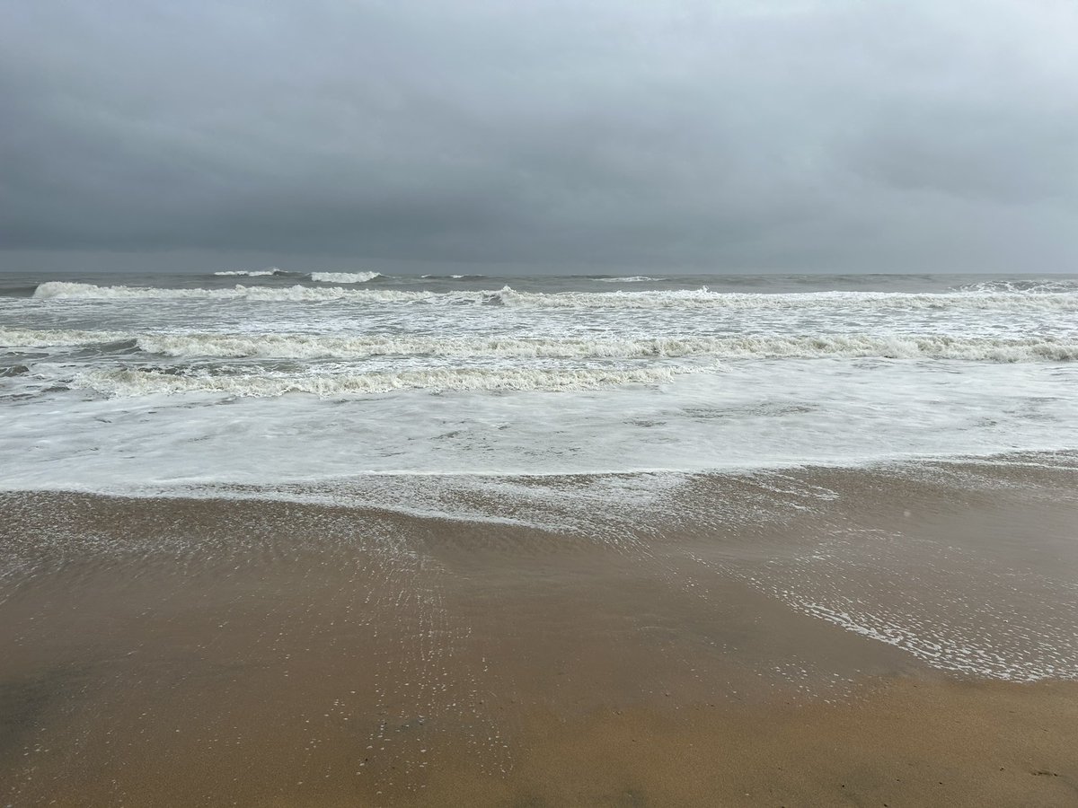 siva_tweetss's tweet photo. #Varakala  #Kerala #Trivandrum #FamilyTrip #ShotoniPhone14
#cliff #ocean #beach  #paragliding #nature #sea #adventurelife 
A day in paradise 🌈
One of the best destinations to be in offseason🌊 #minigoa☔️ https://t.co/WublQeQKG8
