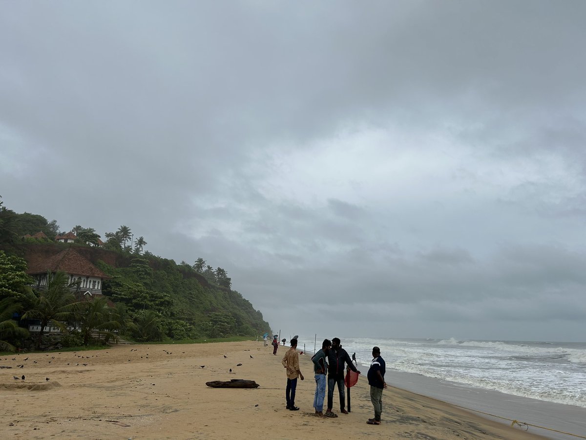 siva_tweetss's tweet photo. #Varakala  #Kerala #Trivandrum #FamilyTrip #ShotoniPhone14
#cliff #ocean #beach  #paragliding #nature #sea #adventurelife 
A day in paradise 🌈
One of the best destinations to be in offseason🌊 #minigoa☔️ https://t.co/WublQeQKG8