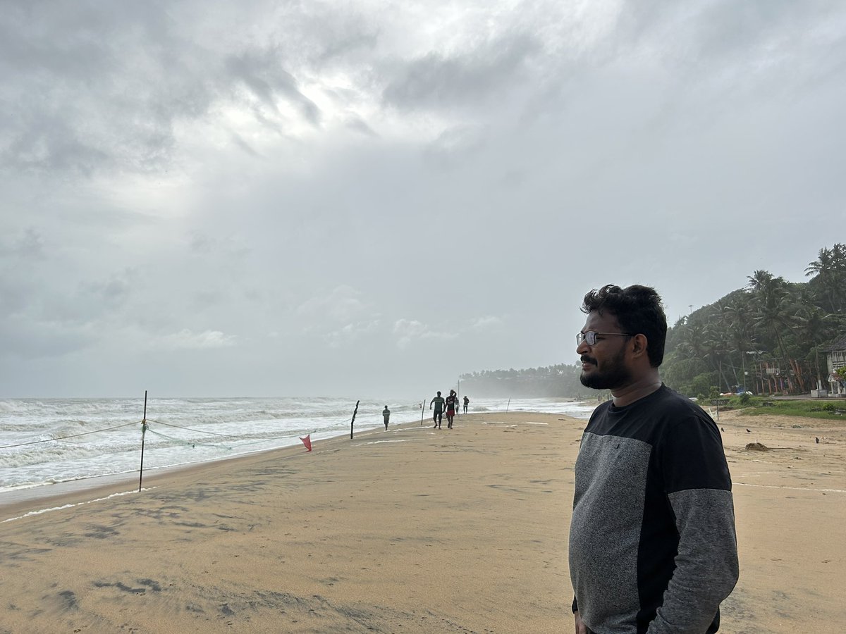 siva_tweetss's tweet photo. #Varakala  #Kerala #Trivandrum #FamilyTrip #ShotoniPhone14
#cliff #ocean #beach  #paragliding #nature #sea #adventurelife 
A day in paradise 🌈
One of the best destinations to be in offseason🌊 #minigoa☔️ https://t.co/WublQeQKG8