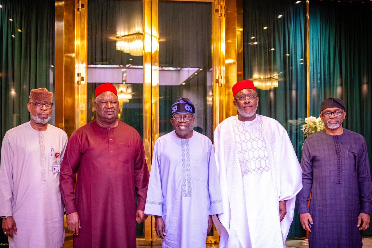 DOlusegun's tweet photo. President Bola Ahmed Tinubu receives in audience, Senator Anyim Pius Anyim, former senate president and ex-secretary to the government of the federation and Chief Olisa Metuh, a former National Publicity Secretary of the Peoples Democratic Party (PDP) at the State House https://t.co/LKyaPjweXi