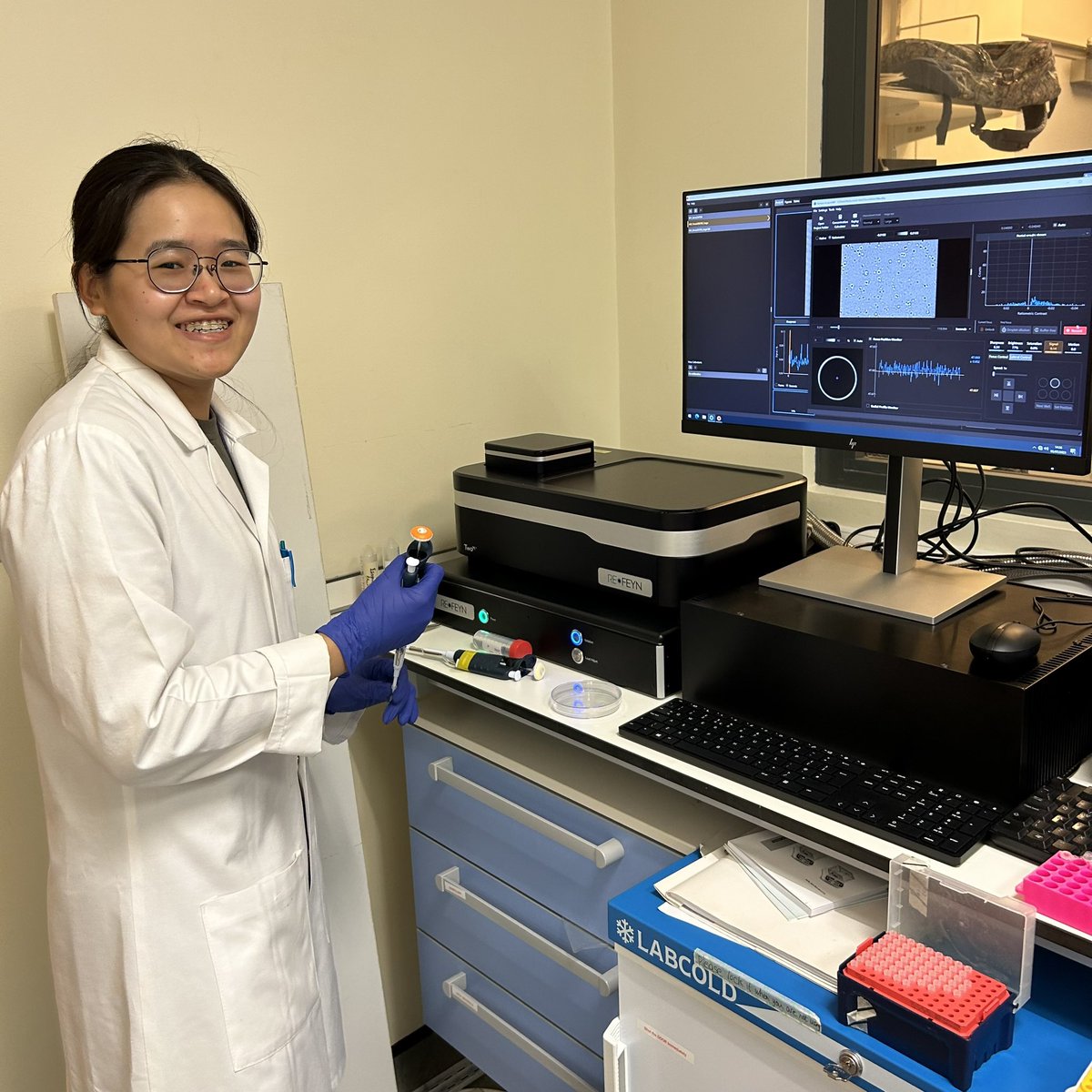 chris_waudby's tweet photo. MSc Drug Discovery student Benz @BenzNuttaUea has been recording our lab’s first #massphotometry data this afternoon @School_Pharmacy. Beautiful data, look forward to sharing it as soon as we can! #biophysics https://t.co/pAGQtYIA46