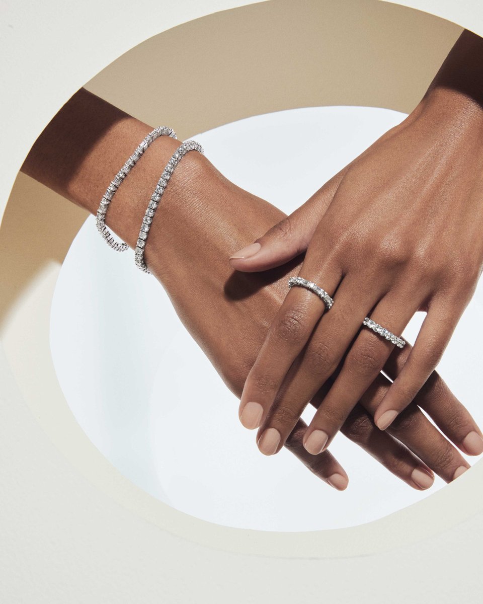 Tacori's tweet image. The tennis bracelet - a staple piece of timeless sophistication that that elevates any look with sublime, all-angle sparkle. 

Featured Styles: FB664, FB666

#TACORI #tennisbracelet #luxurybracelet #luxuryjewelry #diamondbracelet