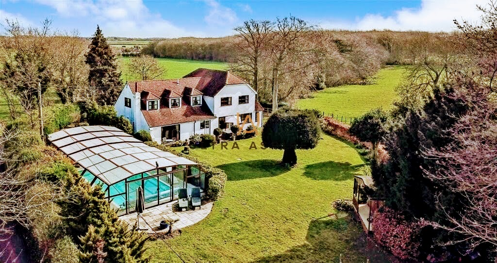gppowis's tweet photo. **Beautifully maintained manor house nestled in the stunning countryside of Kent - the "Garden of England." 
https://t.co/wu6EvIPEU7
#KentLiving #DreamHome #LuxuryLiving #HomeForSale #PropertyForSale #HouseHunting #RealEstate #HomeSweetHome #DreamHouse #HouseGoals #NewListing https://t.co/0Ter0lHtiZ