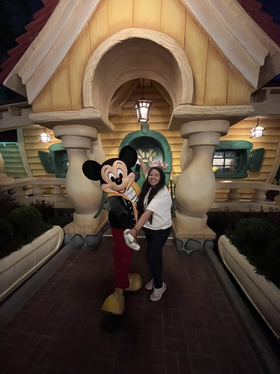 Fun day at Disneyland 🎡💕