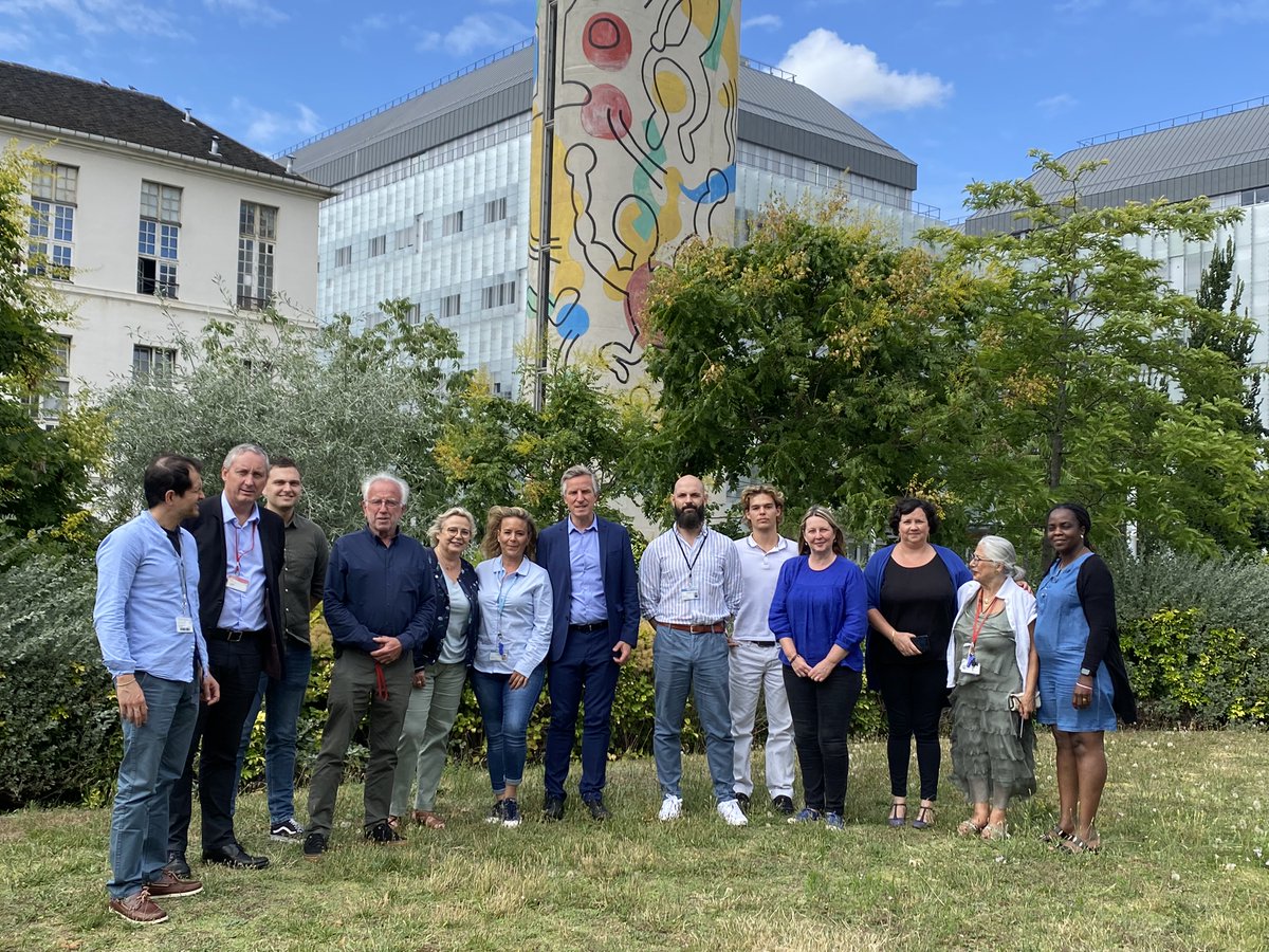 #SeSoignerCetÉté | Anticipation des tensions estivales sur l’offre de soins en IDF. <a href="/bodin_tanguy/">Tanguy BODIN</a>, Directeur de la délégation départementale de Paris à l’ARS, était aujourd’hui dans les locaux du <a href="/samudeparis/">SAMU de PARIS</a> pour échanger avec les équipes sur le Service d’Accès aux Soins (SAS).
