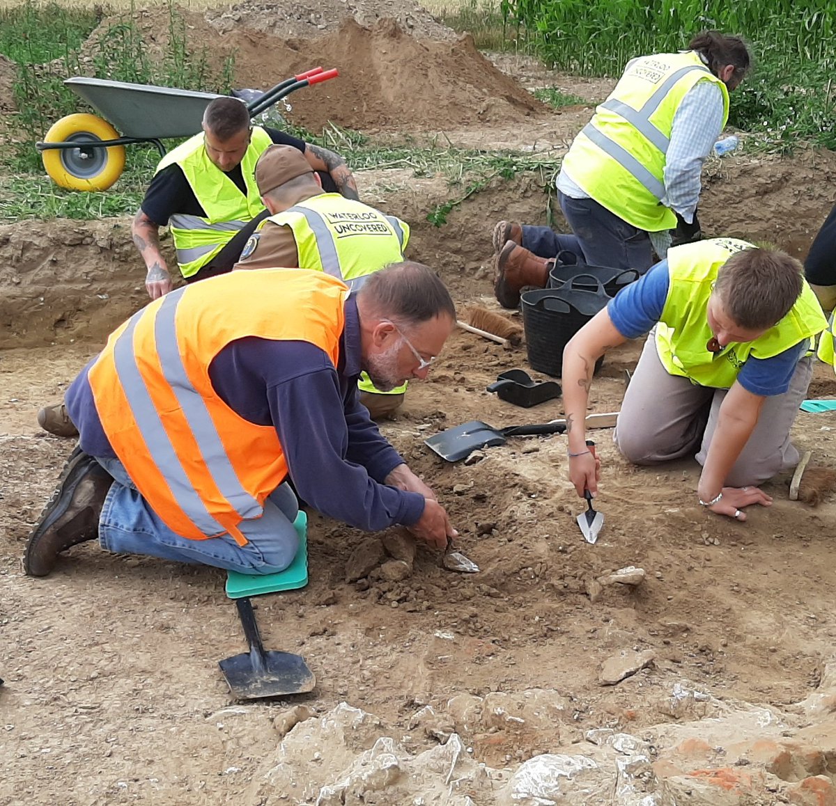 DennisAbbott's tweet image. Admiral @FlamantRenaud of the Belgian Navy &amp;amp; Oleksii, a Ukraine veteran, joined our @DigWaterloo team today. Looks like we might have found the remains of a brick-built chapel near #Hougoumont ...