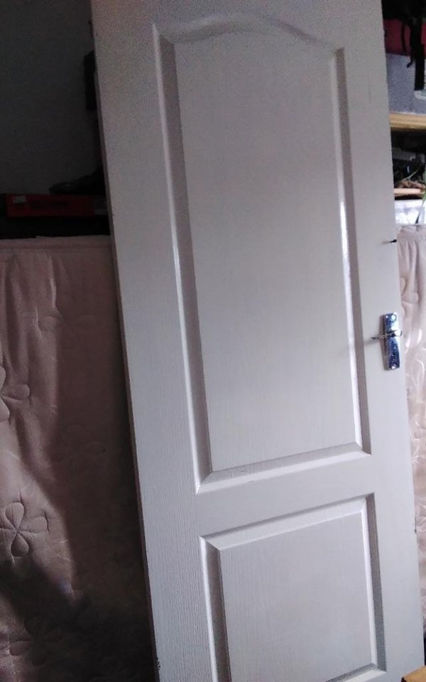 OFFER: 2 panel door wood white gloss (stalybridge SK15) ilovefreegle.org/message/100613…