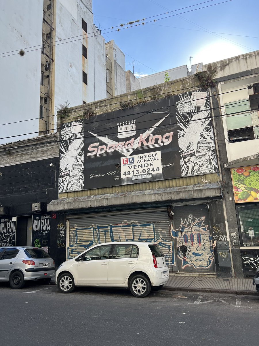 JuanePelegrin's tweet image. El underground, la birra tibia y las guitarras desafinadas